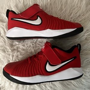 Nike Team Hustle Quick 2 Red Basketball sneakers kids /child Child